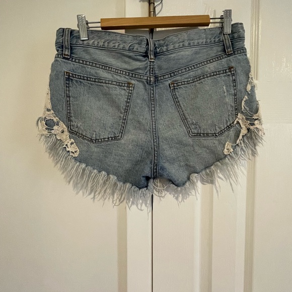 Free People Good Vibes High Rise Distressed Festival Summer Cut Off Jean Shorts - Picture 5 of 6